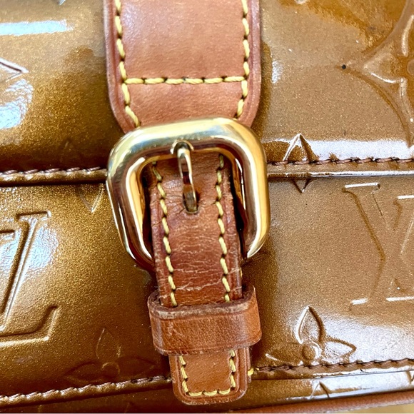 Louis Vuitton Authentic Vernis Christie MM Crossbody Bag - Picture 14 of 15